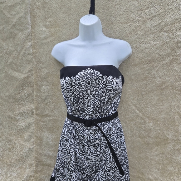 White House Black Market Strapless Black and White Dress - Picture 6 of 11